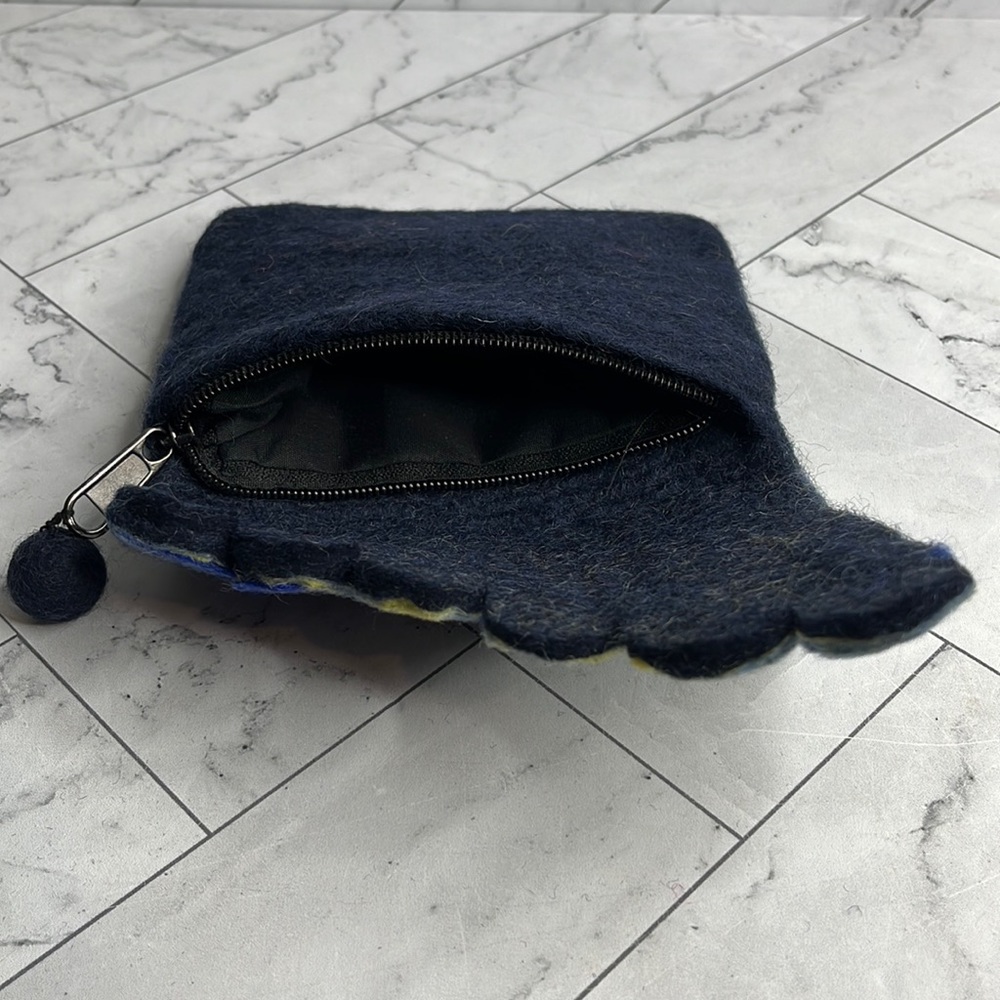 NWT Handmade Felt Wool Coin Purse Zip Closure With Flap Round Felt Zip Navy - Picture 3 of 6